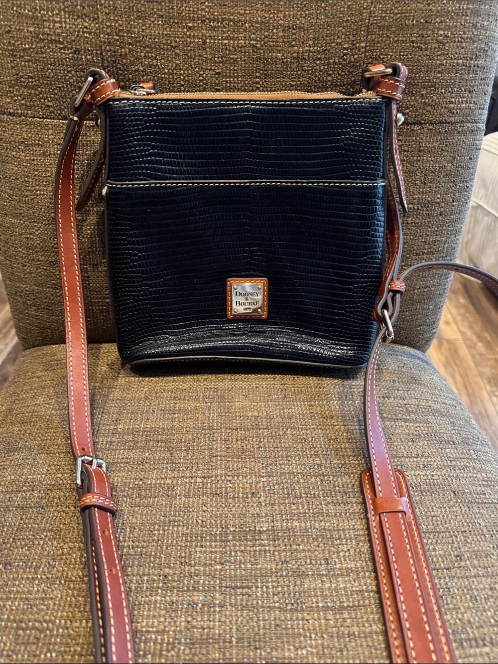 Dooney & Bourke lizard embossed letter carrier crossbody bag purse